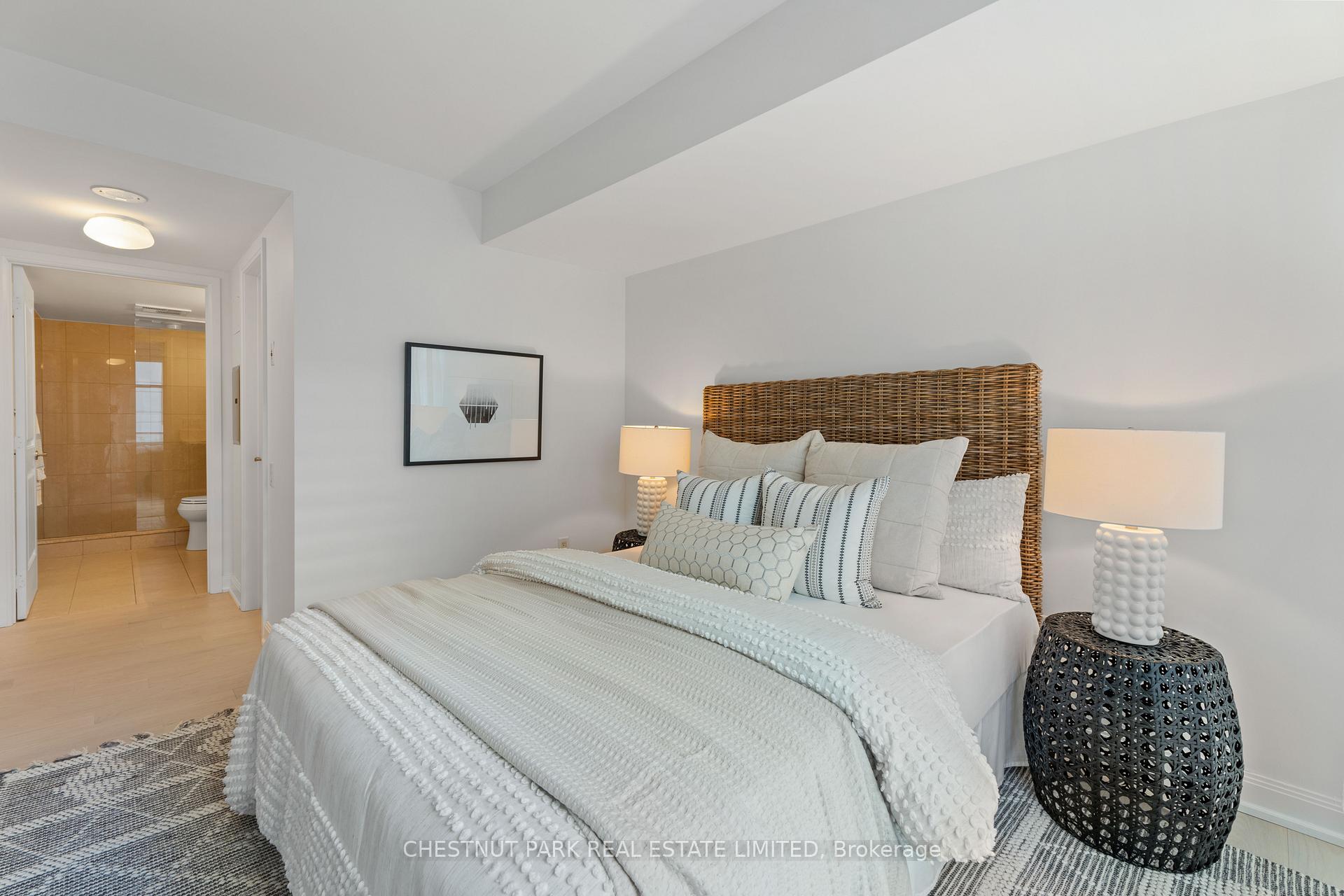 2 Bedrooms Condo at 2181 Yonge, Toronto For sale