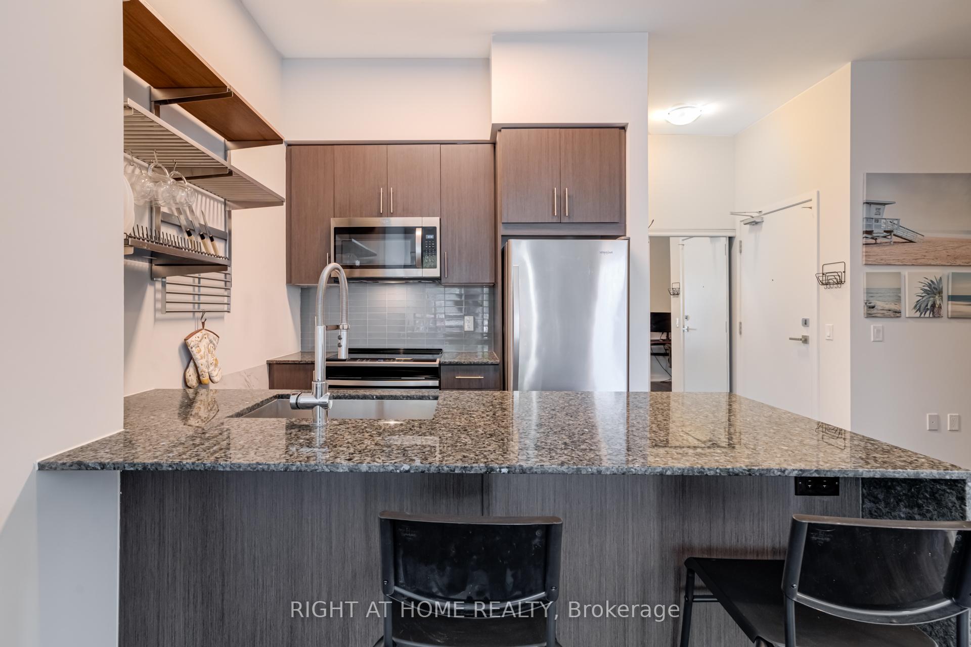 2 Bedrooms Condo at 4085 Parkside Village, Mississauga For sale