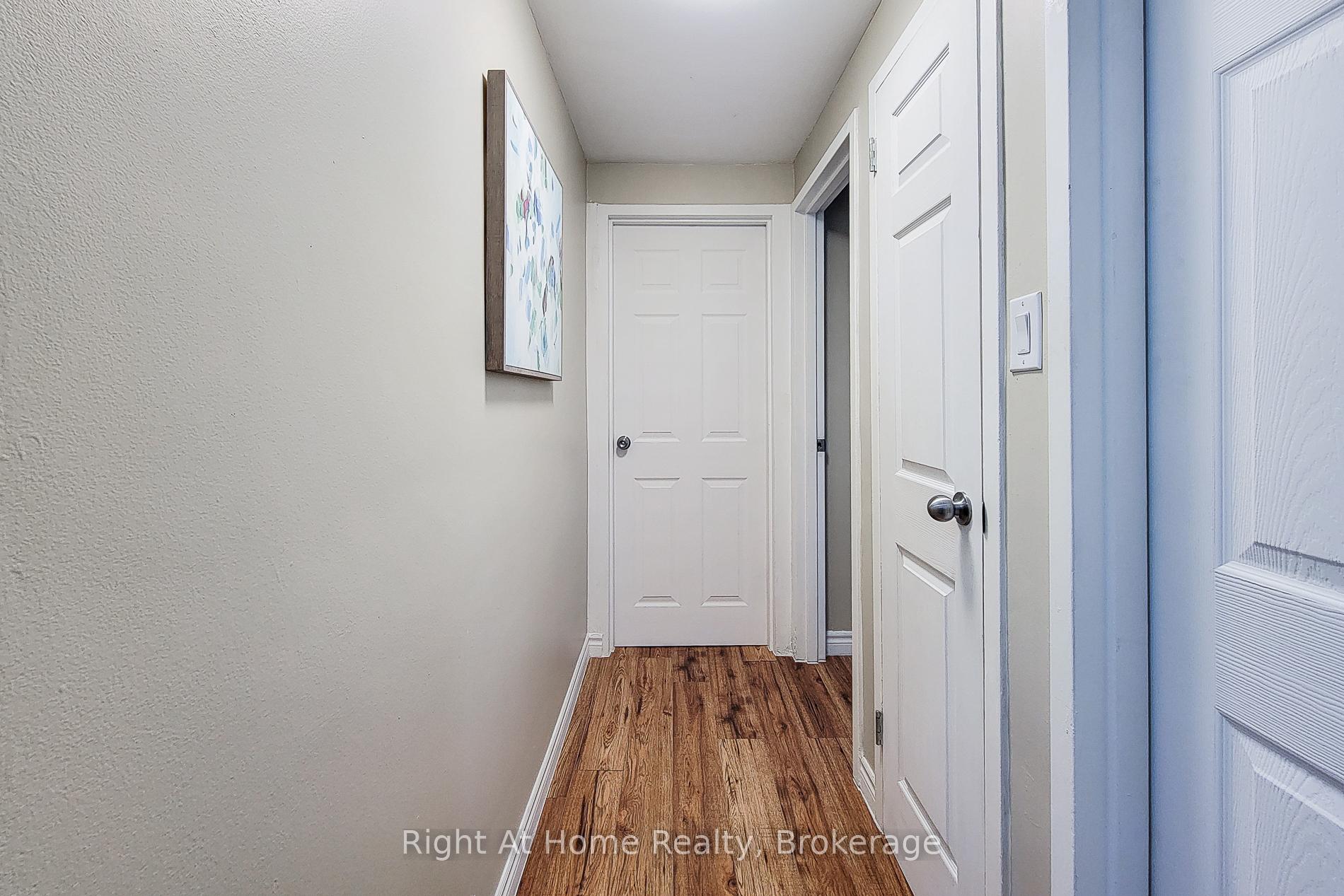3 Bedrooms Condo at 8 Glenburn, Hamilton For sale