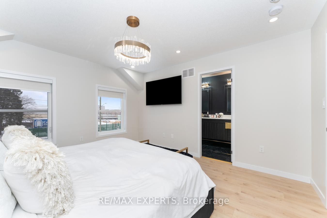 Beautiful and Functional Treasure Home 1938Sqft Arthur Townhouse In Heart Of Vaughan! Spectacular 3-Storey Townhouse In Prime Location! This Home Offers A Sleek Modern Design With An Open Concept Layout. Kitchen W/Large Quartz Island & S/S Appliances. Premium Corner Unit, 9Ft Ceilings, Oak Staircase, Zebra Blinds, Lots Of Upgrades 2 Car Garage & Large Balcony. Excellent Location Close To All Amenities!