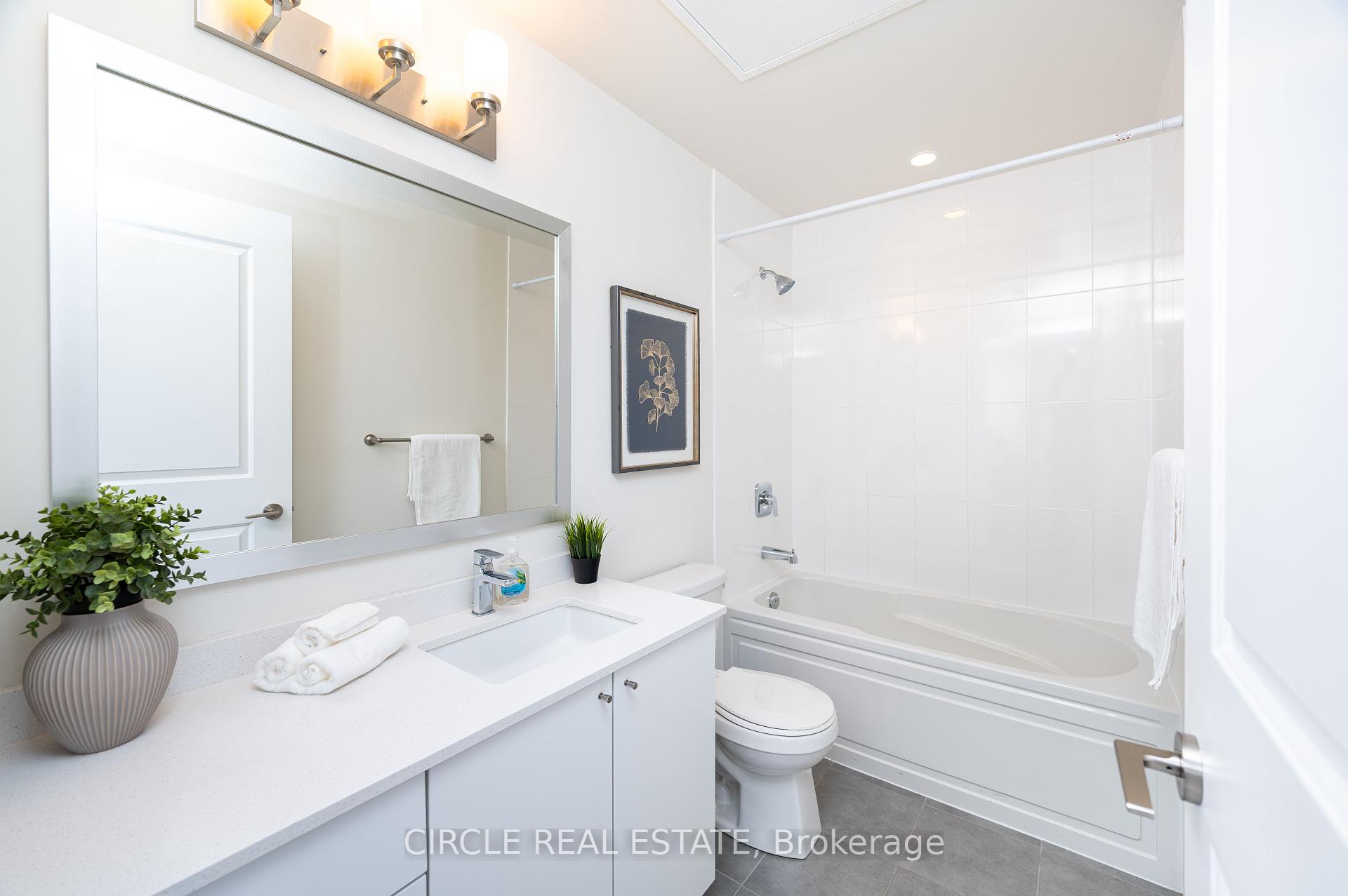 4 Bedrooms Condo at 5033 Four Springs,  Mississauga For sale
