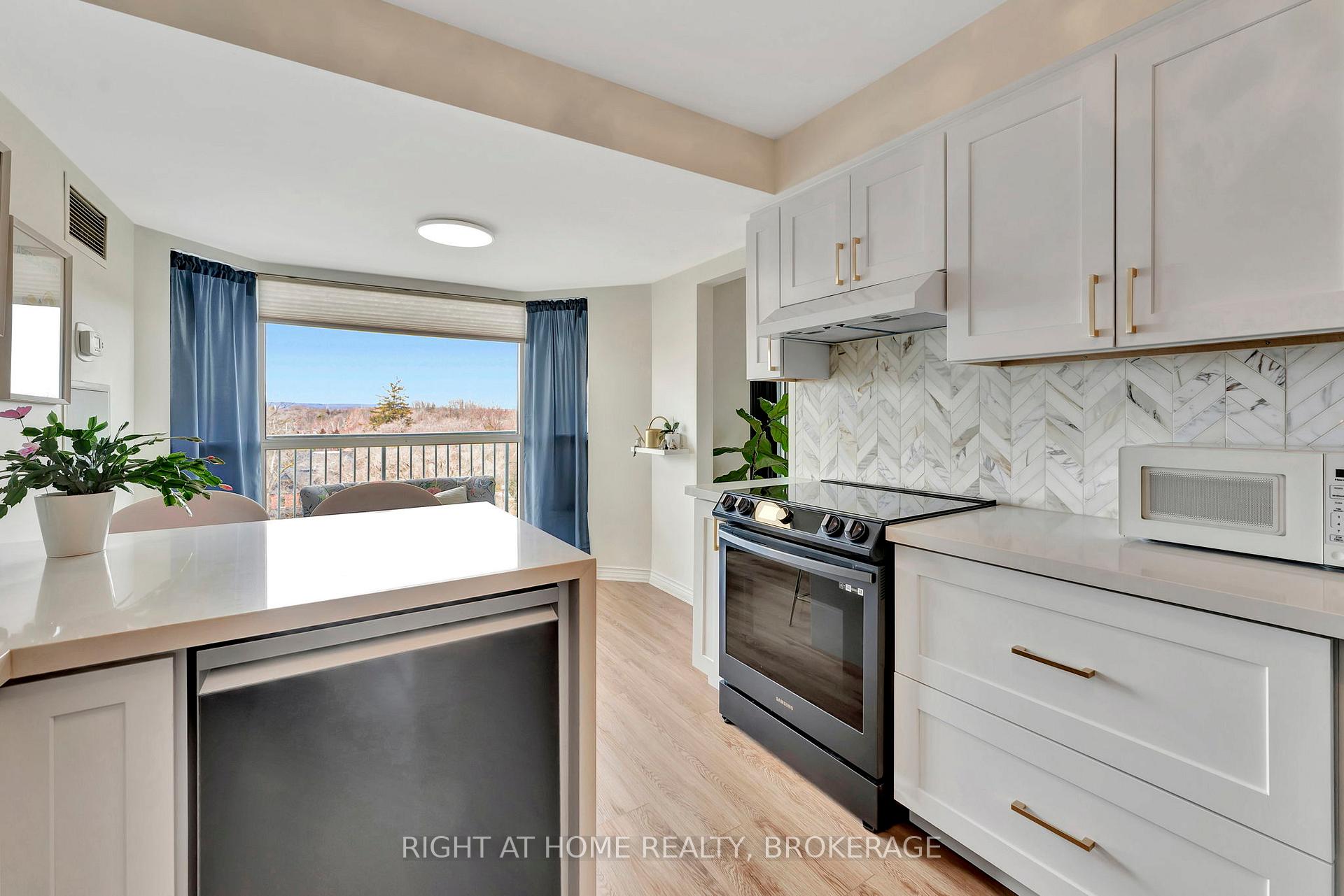 1 Bedroom Condo at 2190 Lakeshore, Burlington For sale
