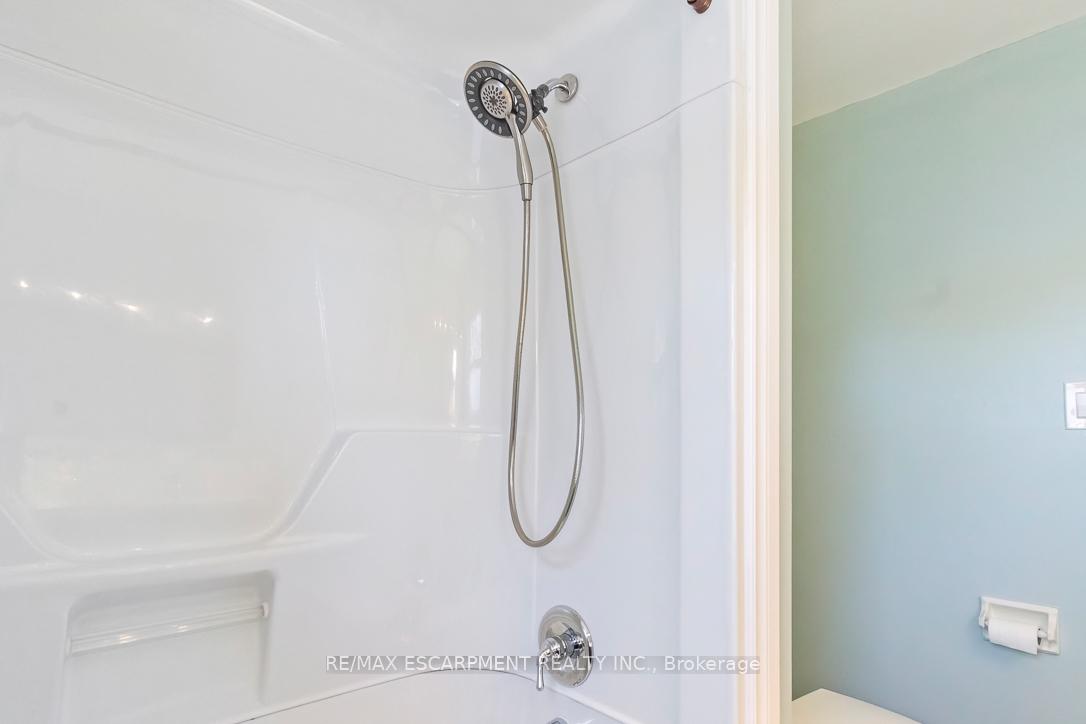 3 Bedrooms Condo at 1301 Upper Gage, Hamilton For sale