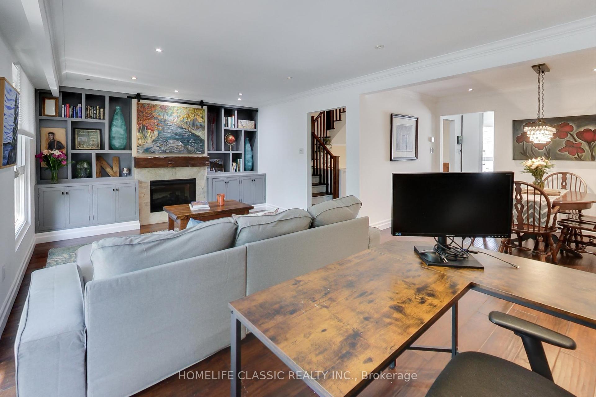 4 Bedrooms Condo at 108 Wild Briarway, Toronto For sale
