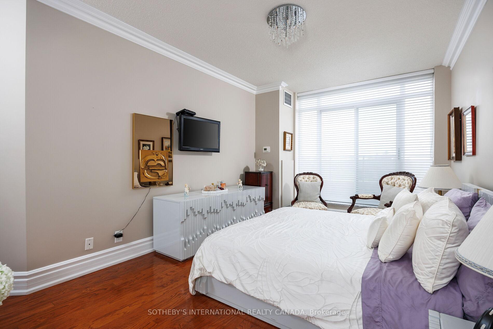 2 Bedrooms Condo at 935 Royal York, Toronto For sale