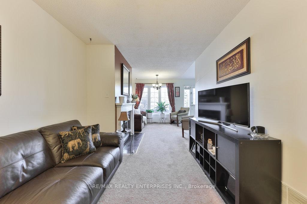 3 Bedrooms Condo at 455 Apache, Mississauga For sale