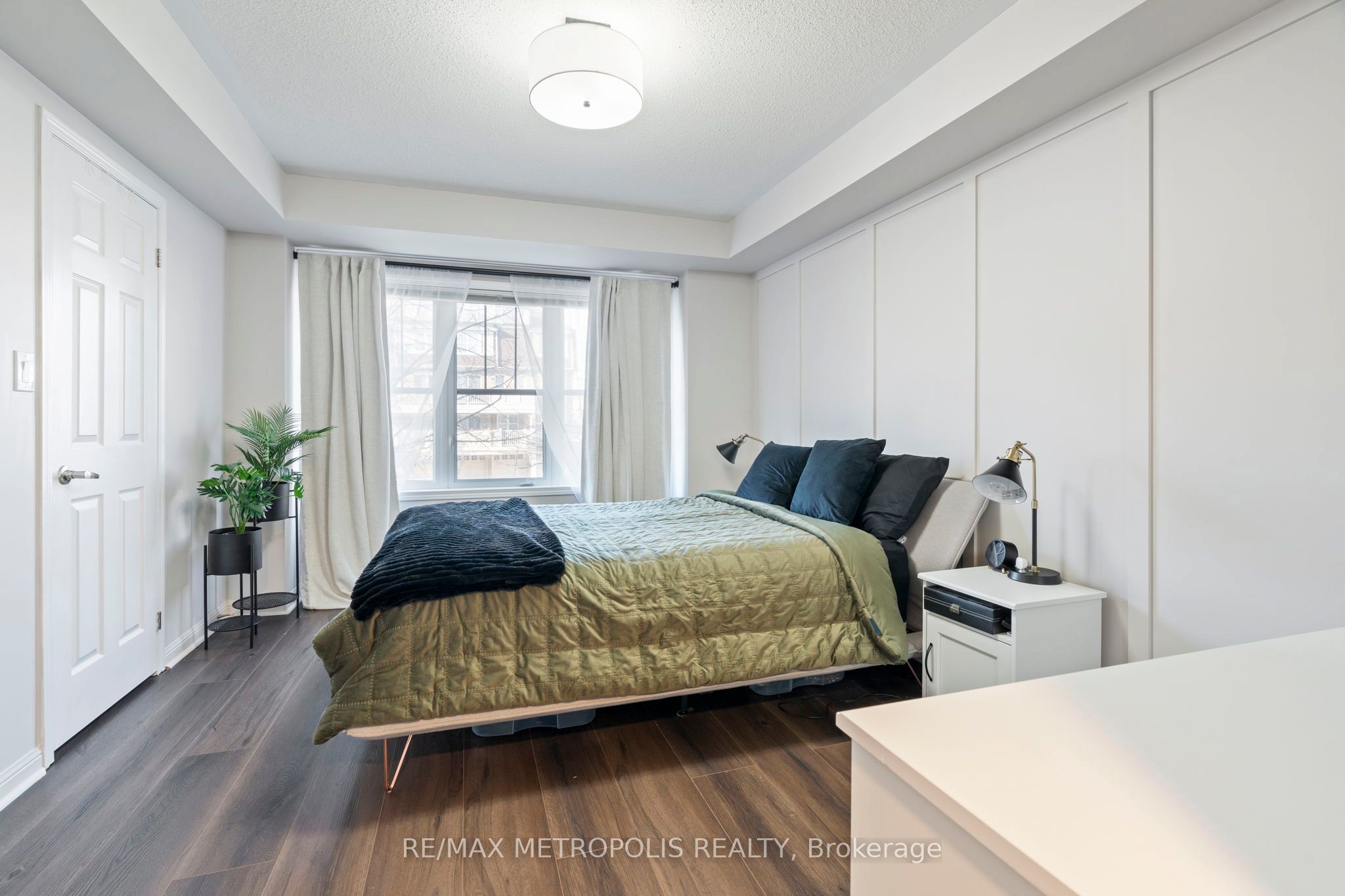 734 Neighbourhood Circle, #4