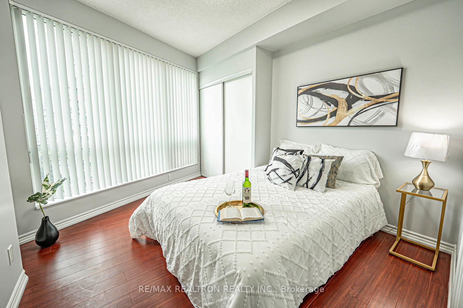 2 Bedrooms Condo at 60 Byng, Toronto For sale