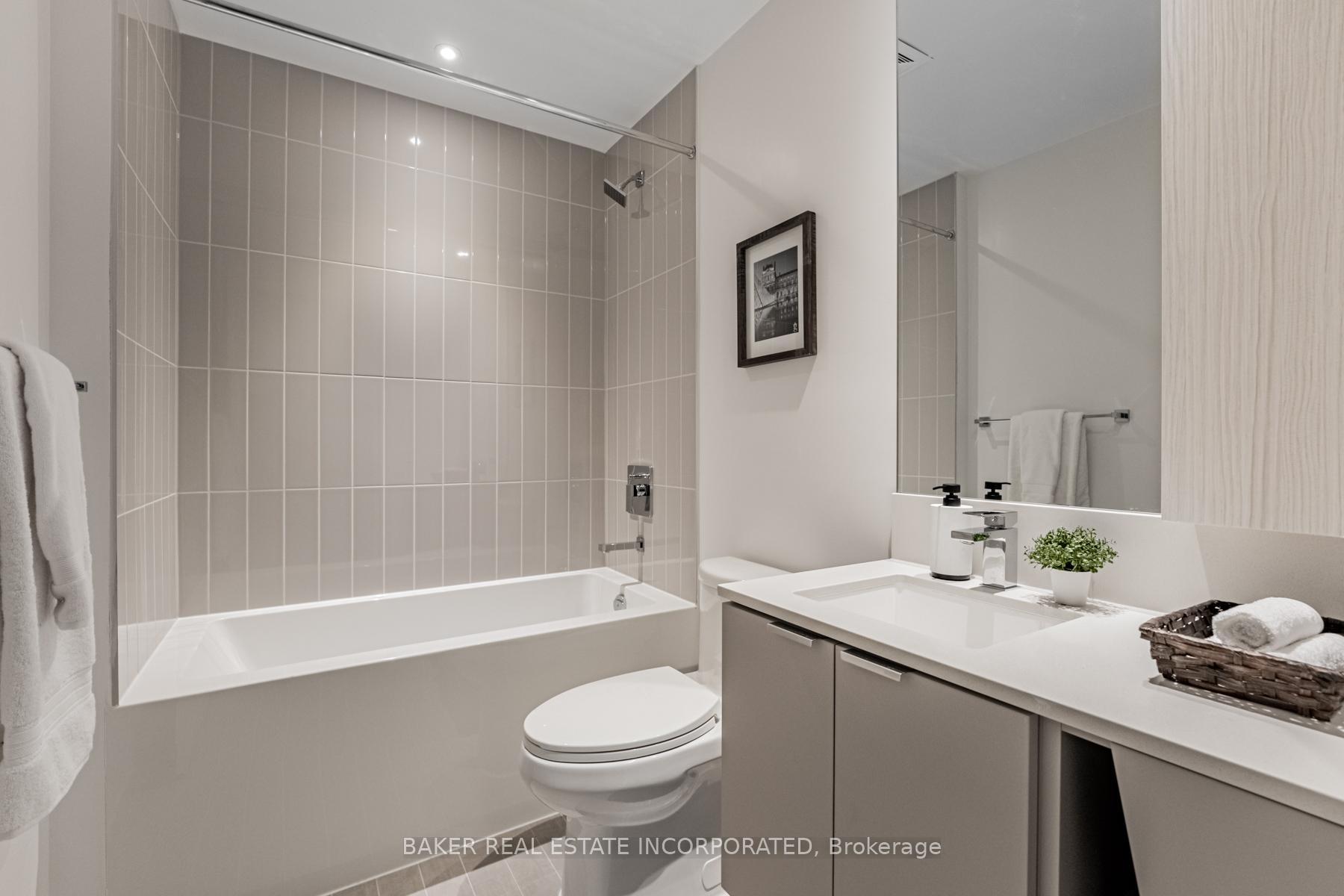 4 Bedrooms Condo at 3883 Quartz,  Mississauga For sale