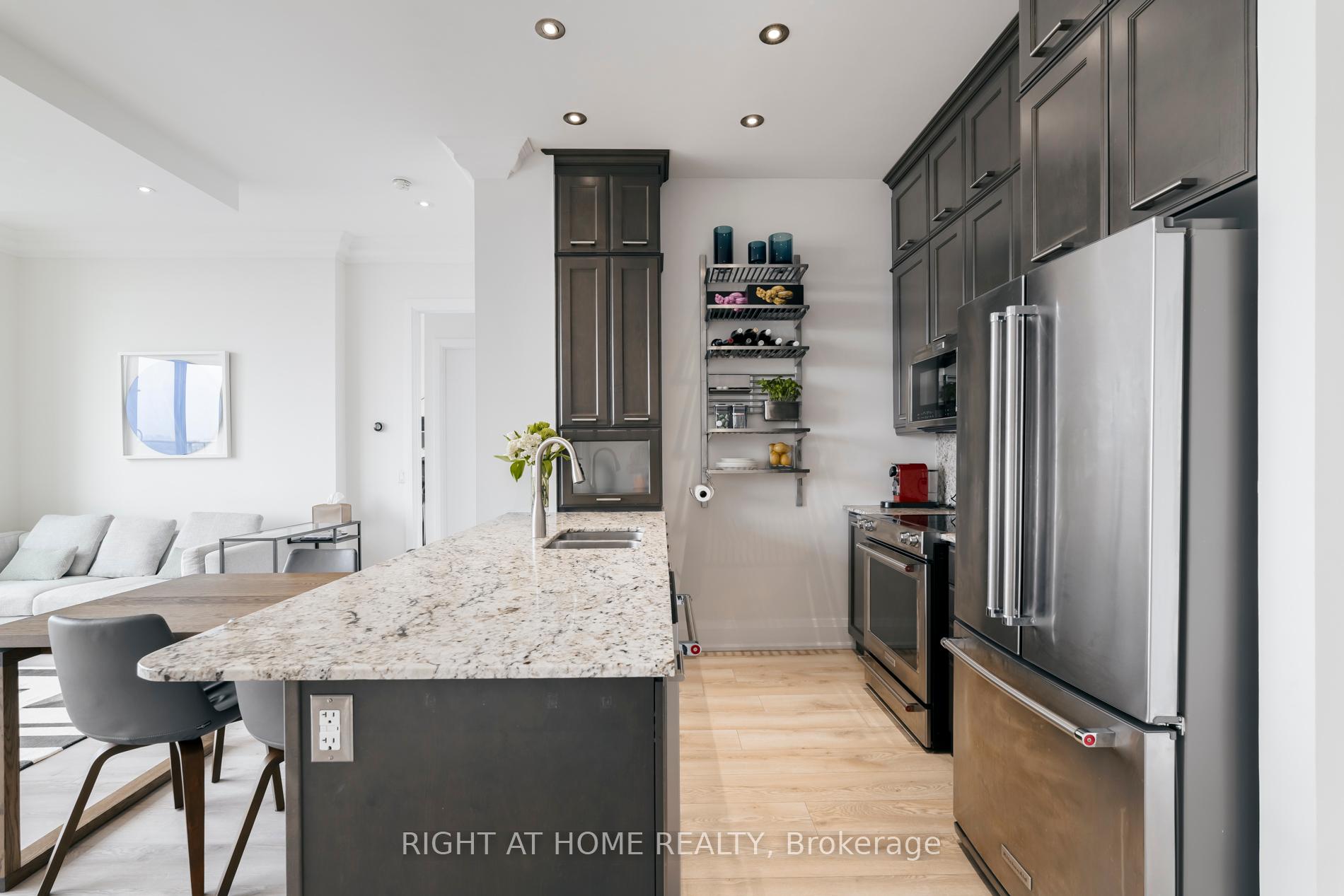 3 Bedrooms Condo at 2470 Prince Michael, Oakville For sale