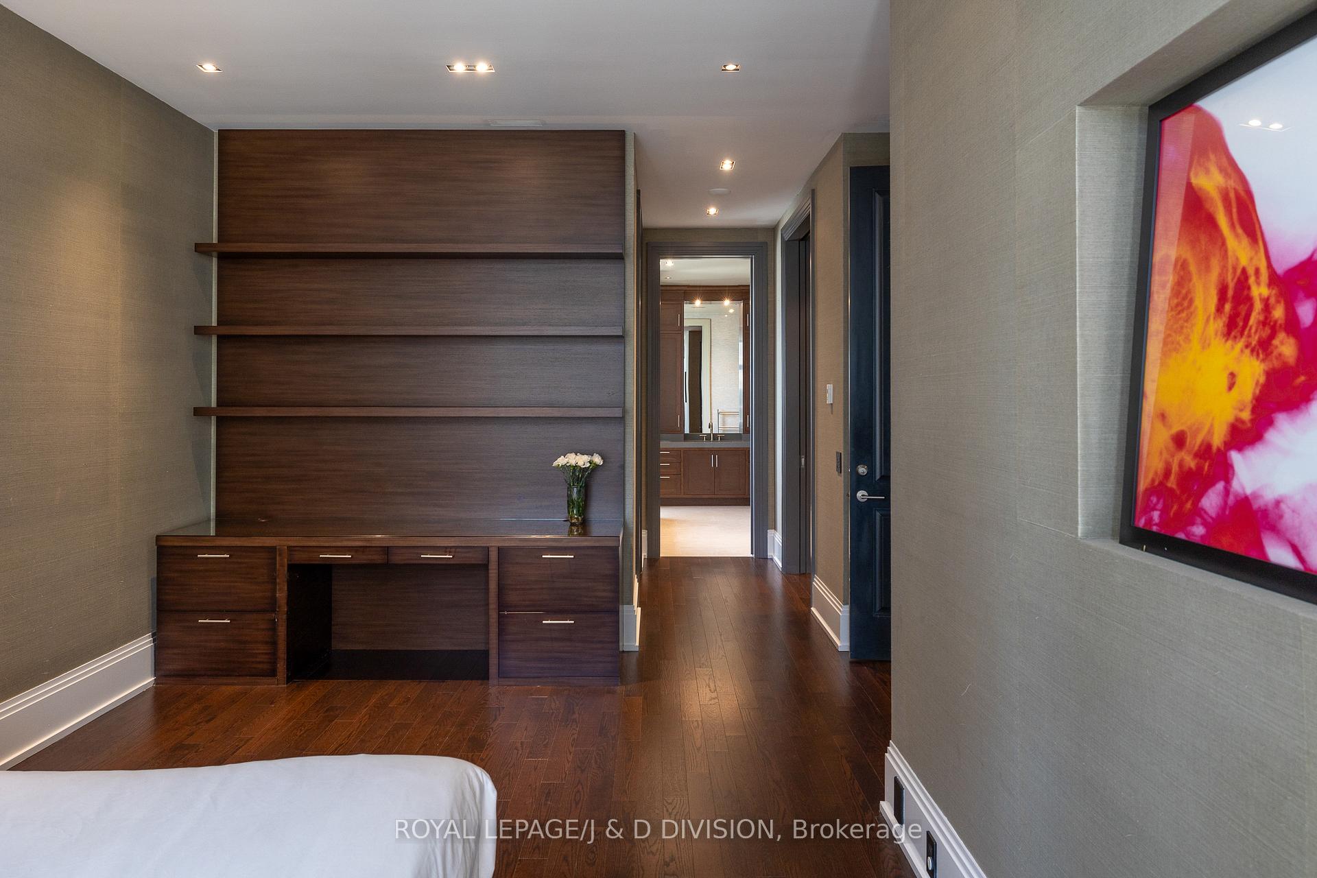 3 Bedrooms Condo at 68 Yorkville,  Toronto For sale
