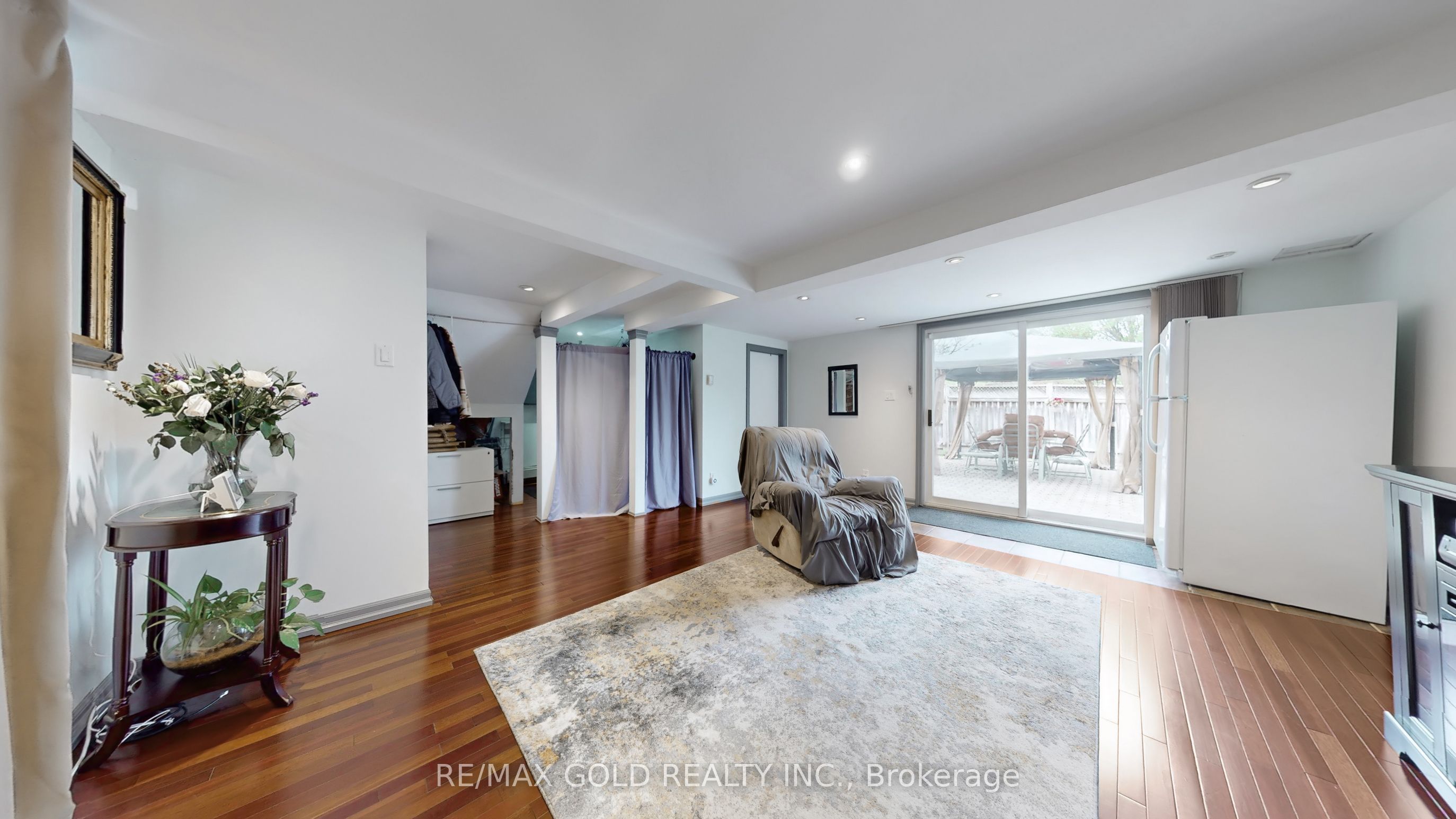 12 Homer Square