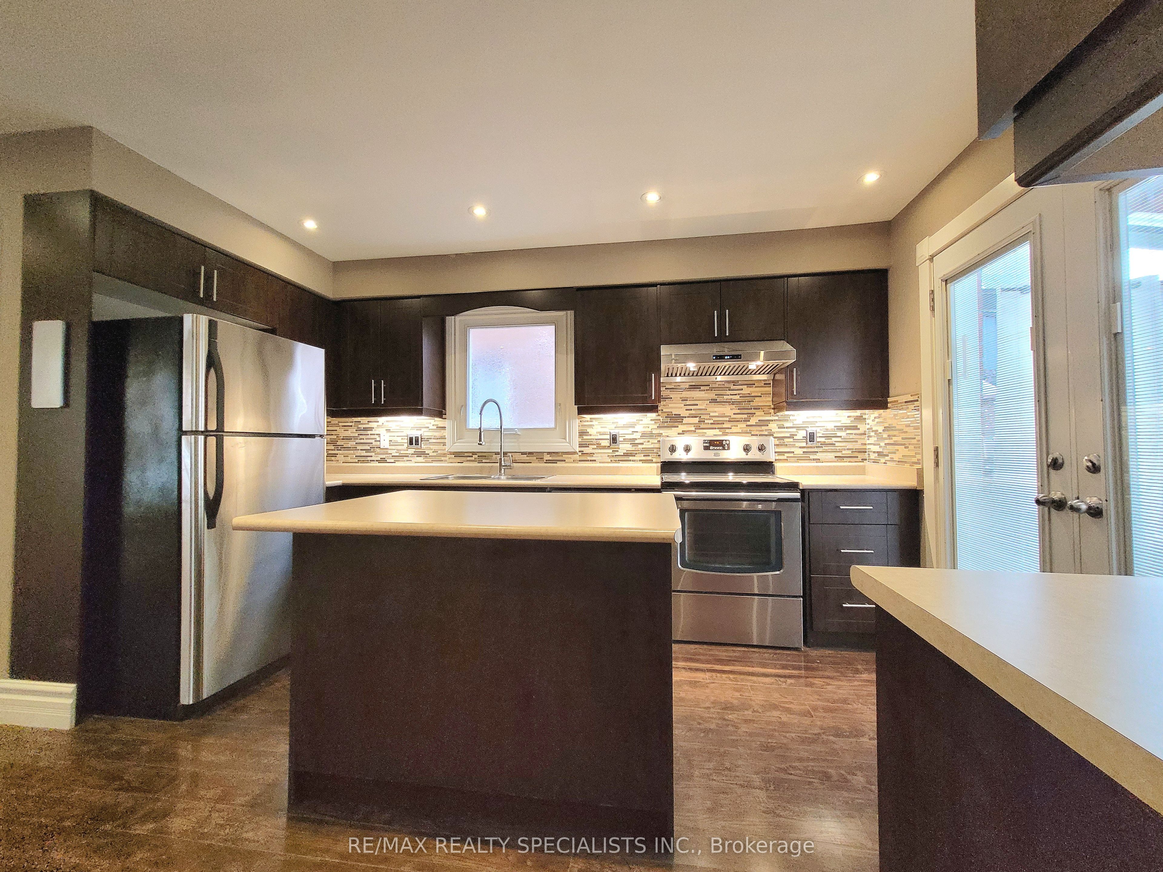 64 Willerton Close, #UPPER