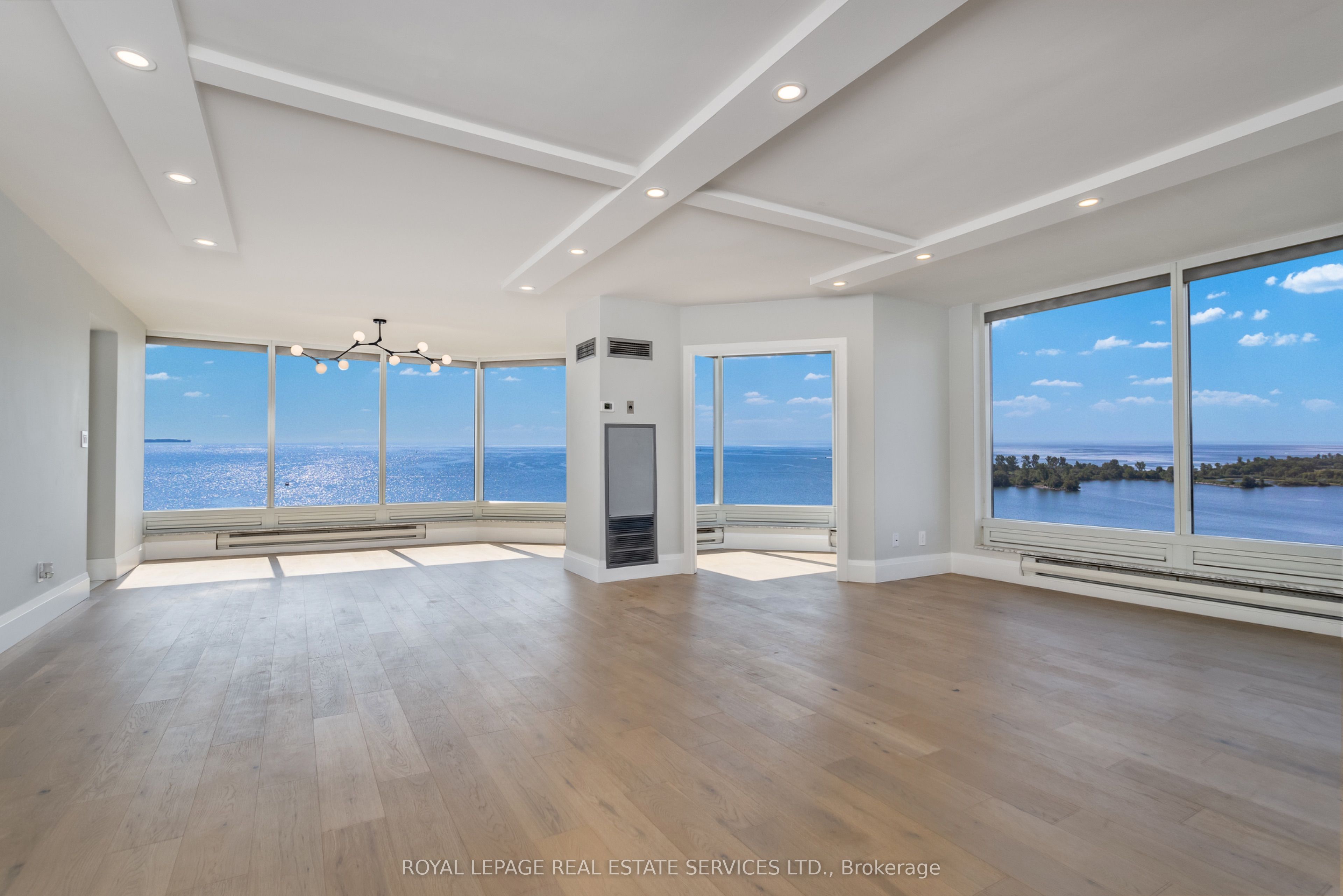1 Palace Pier Court, #1806