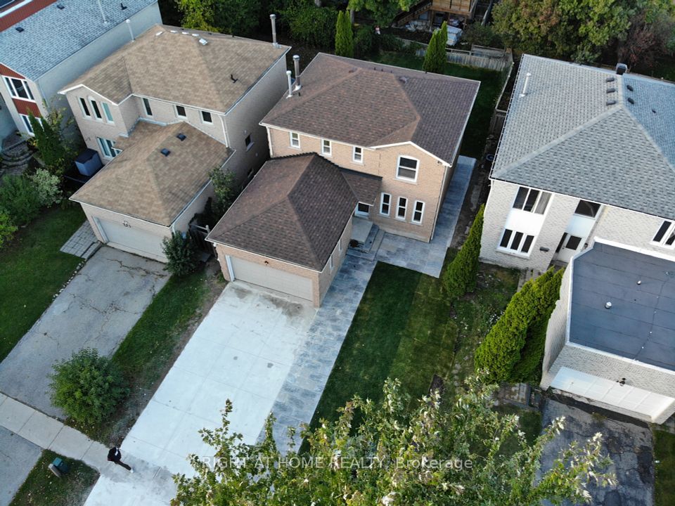 247 Hickling Trail, Barrie, ON L4M 5W9