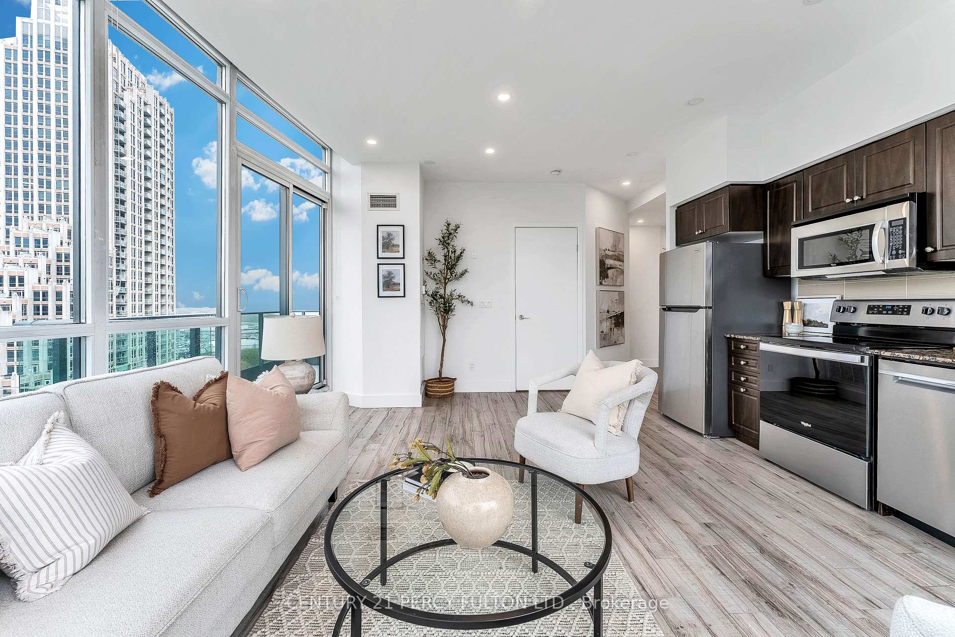 2 Bedrooms Condo at 209 Fort York, Toronto For sale