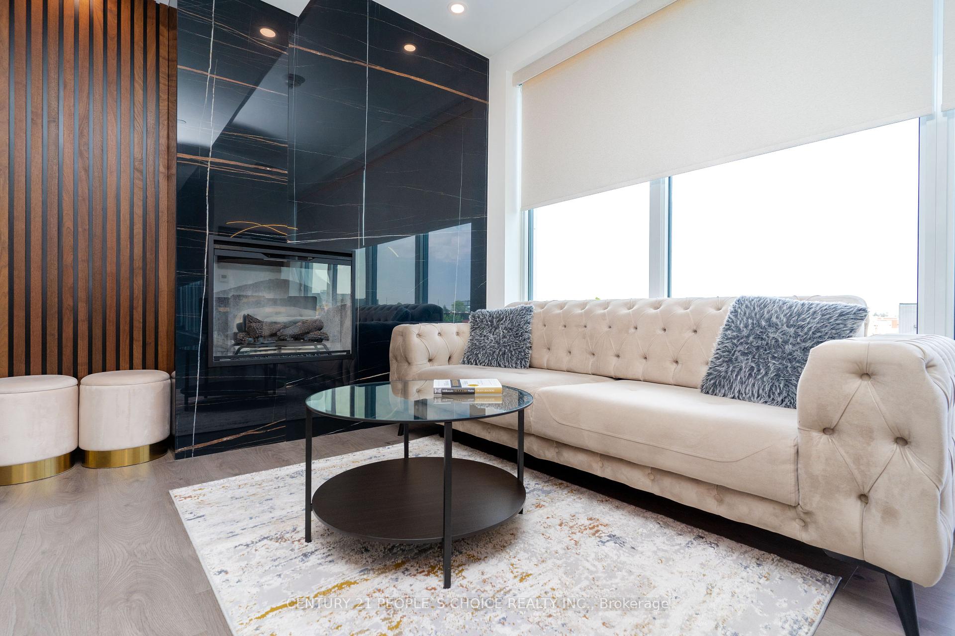 3 Bedrooms Condo at 950 Portage, Vaughan For sale