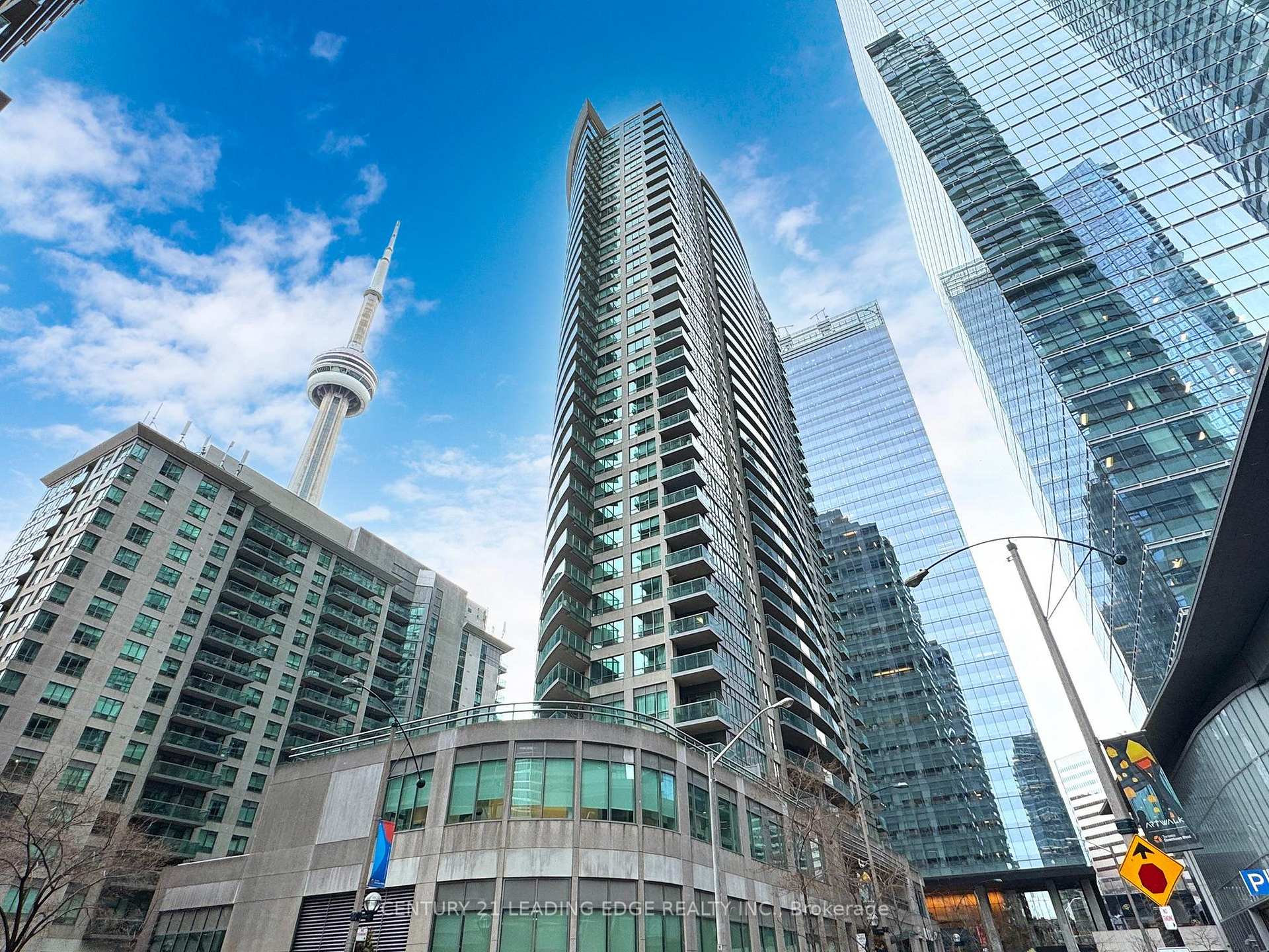 2 Bedrooms Condo at 30 Grand Trunk, Toronto For sale