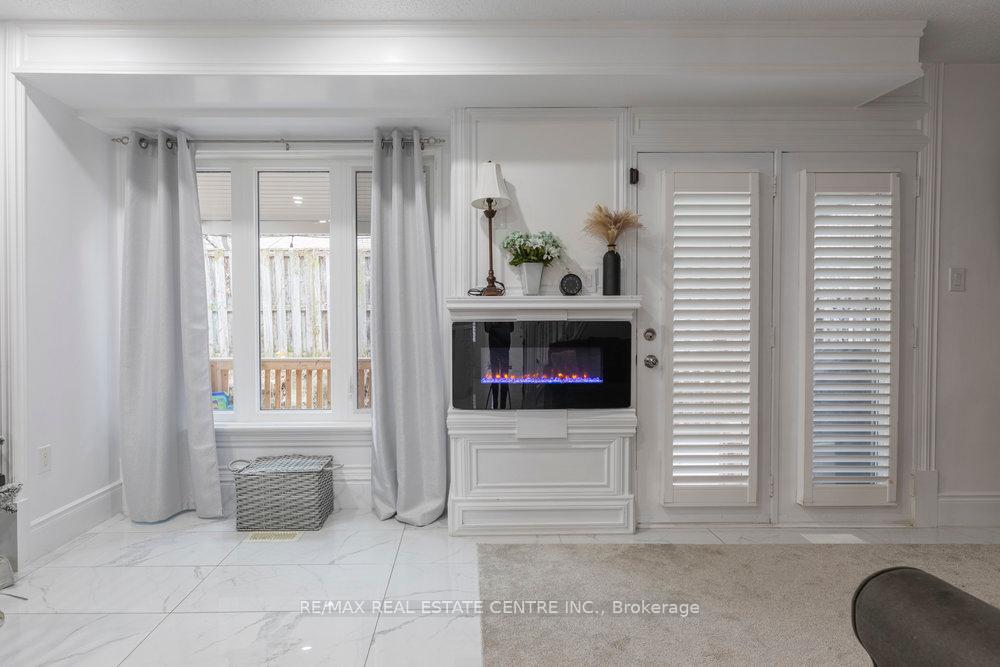 3 Bedrooms Condo at 2774 King,  Hamilton For sale
