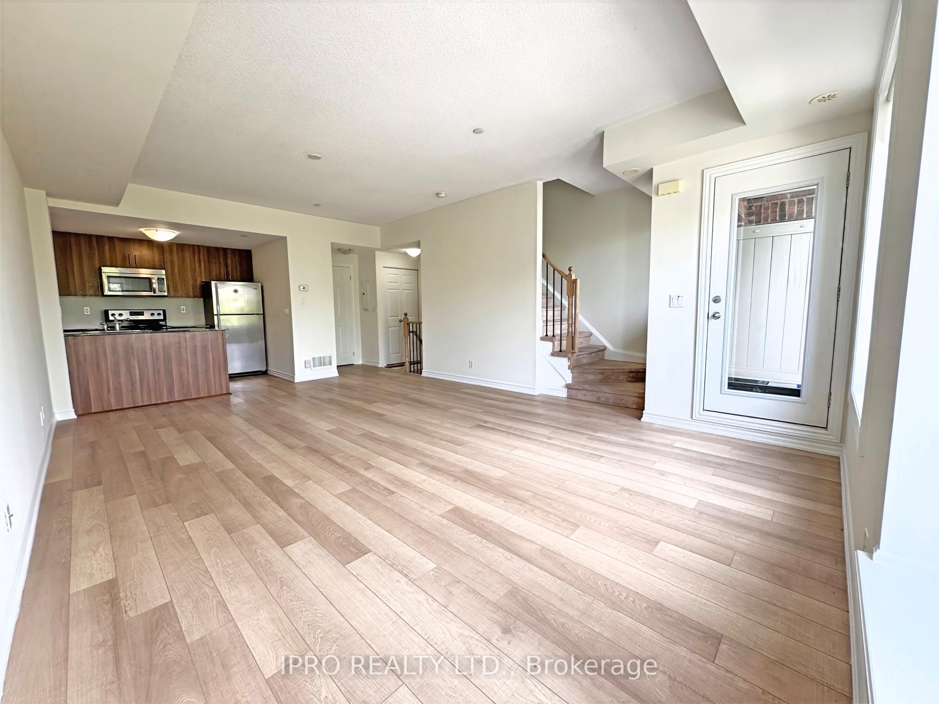 2 Bedrooms Condo at 50 Carnation, Toronto For sale