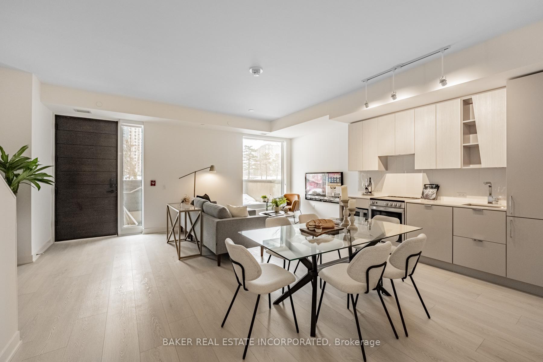 4 Bedrooms Condo at 3883 Quartz,  Mississauga For sale