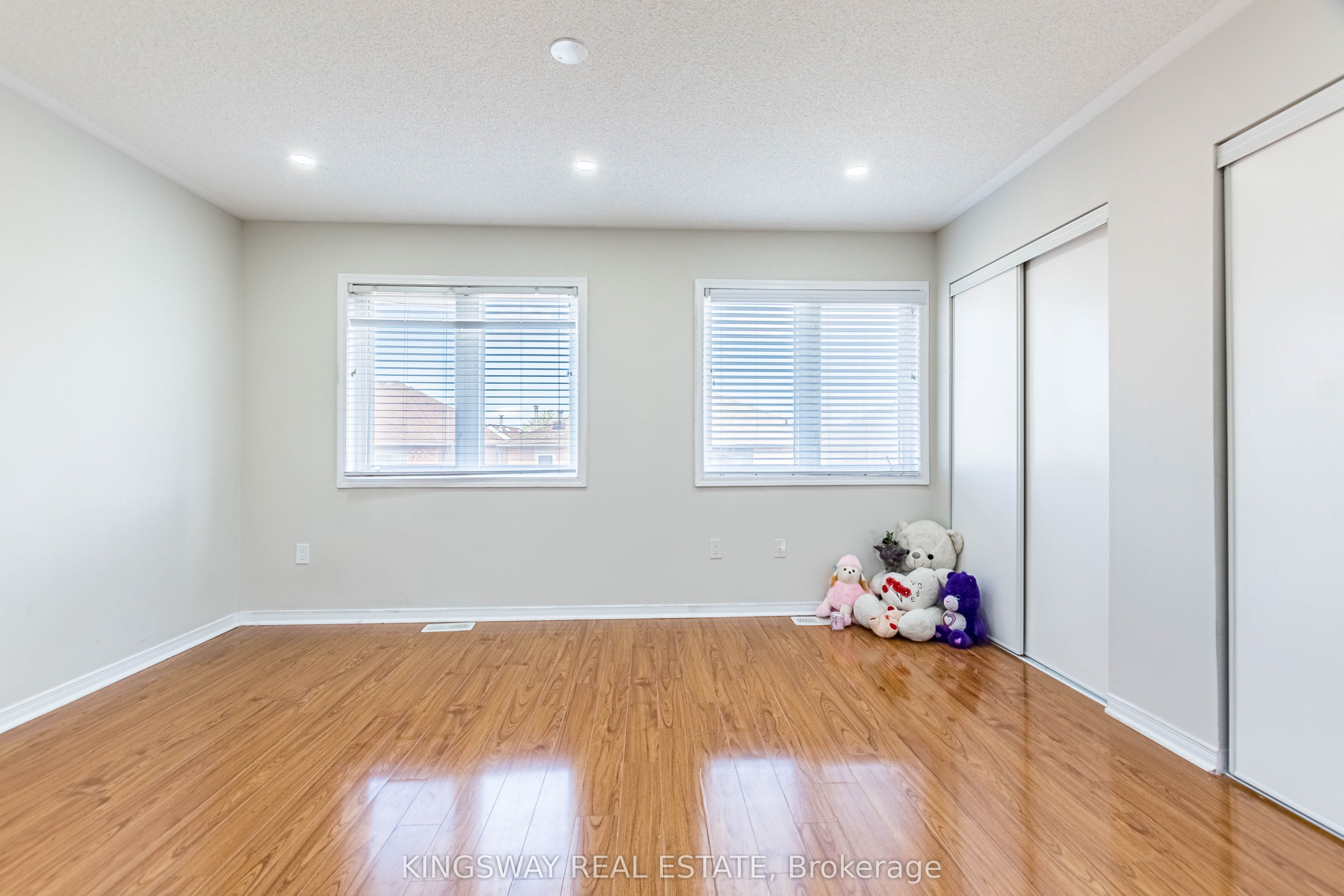 5821 Tiz Road, Mississauga Hurontario