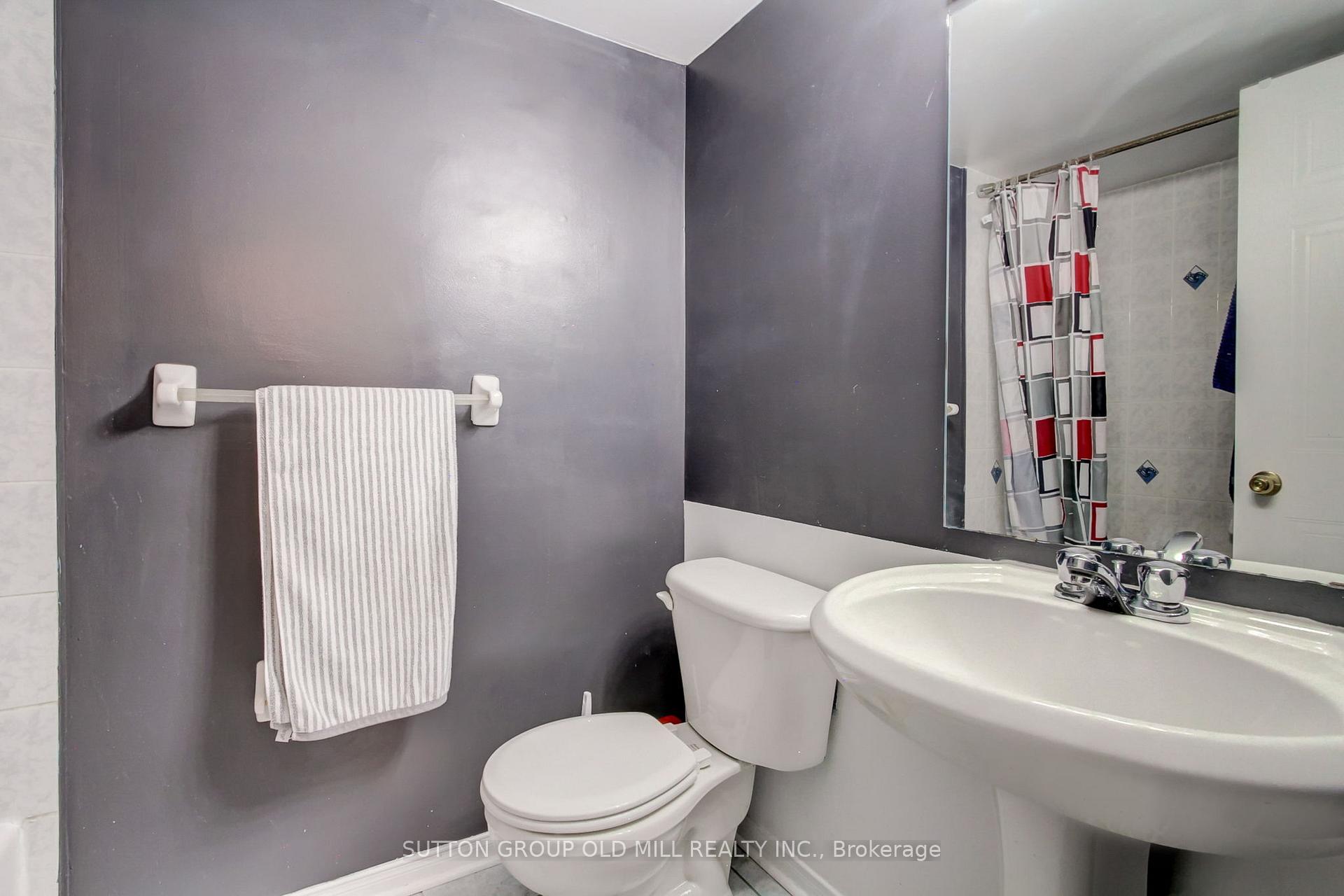 3 Bedrooms Condo at 760 Lawrence,  Toronto For sale