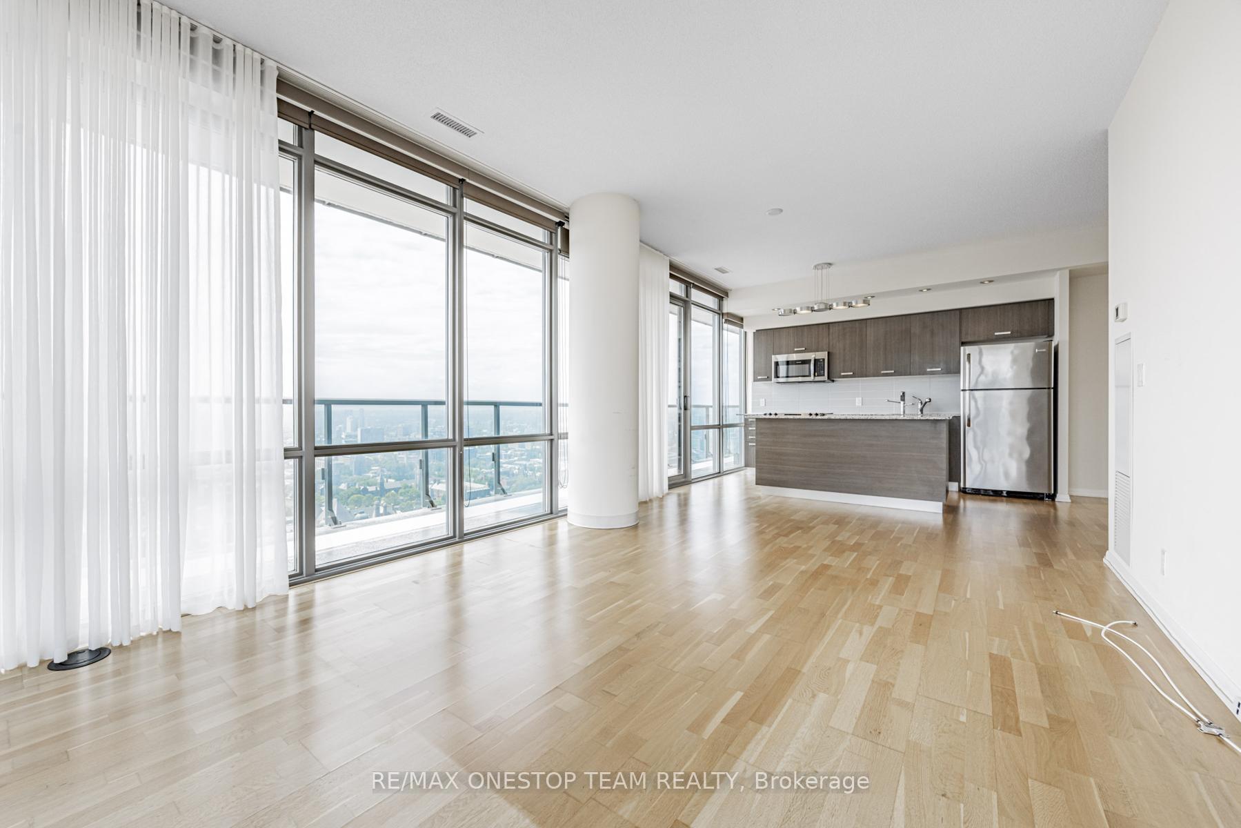 4 Bedrooms Condo at 832 Bay, Toronto For sale
