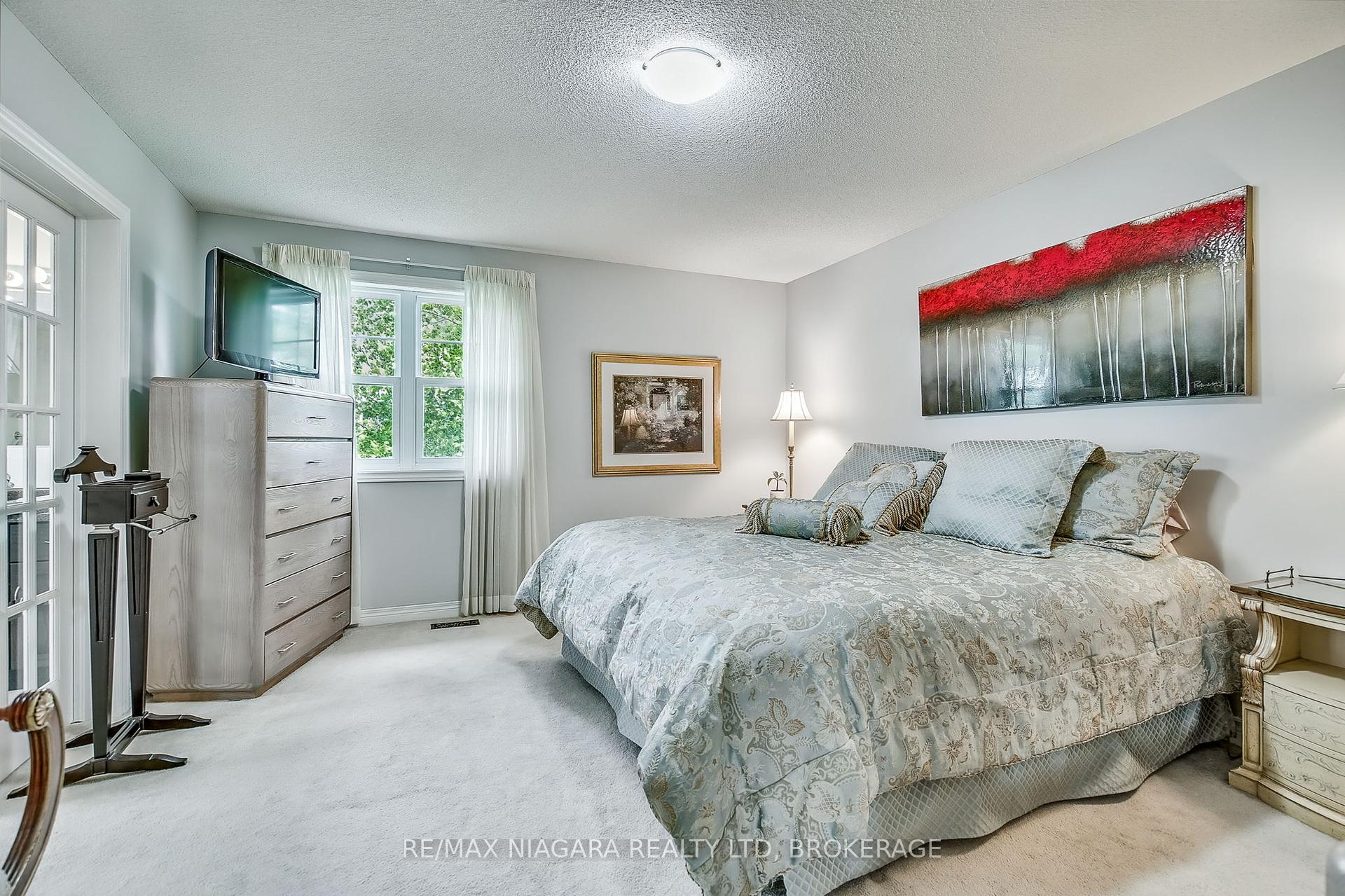 3 Bedrooms Condo at 5 Liddycoat, Hamilton For sale