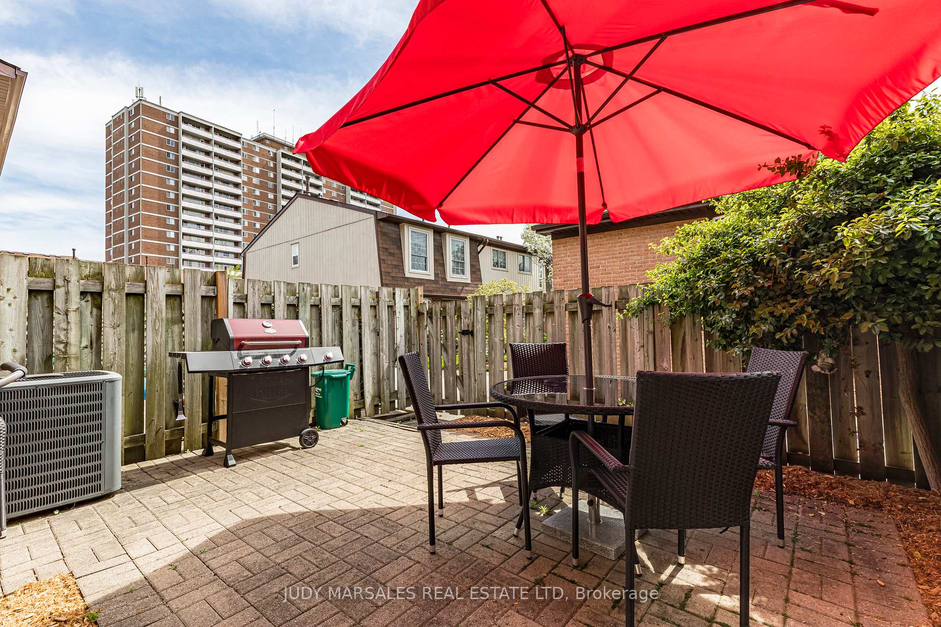 3 Bedrooms Condo at 3035 Glencrest, Burlington For sale