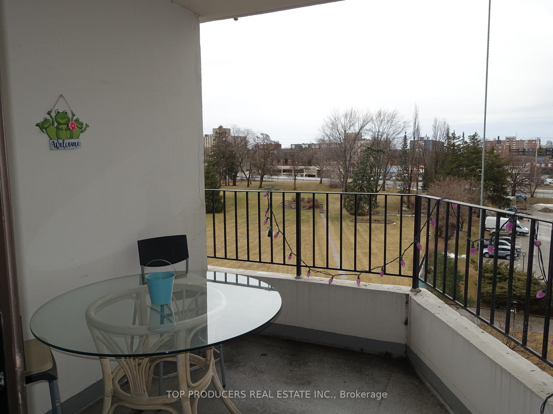 2 Bedrooms Condo at 1333 Bloor,  Mississauga For sale