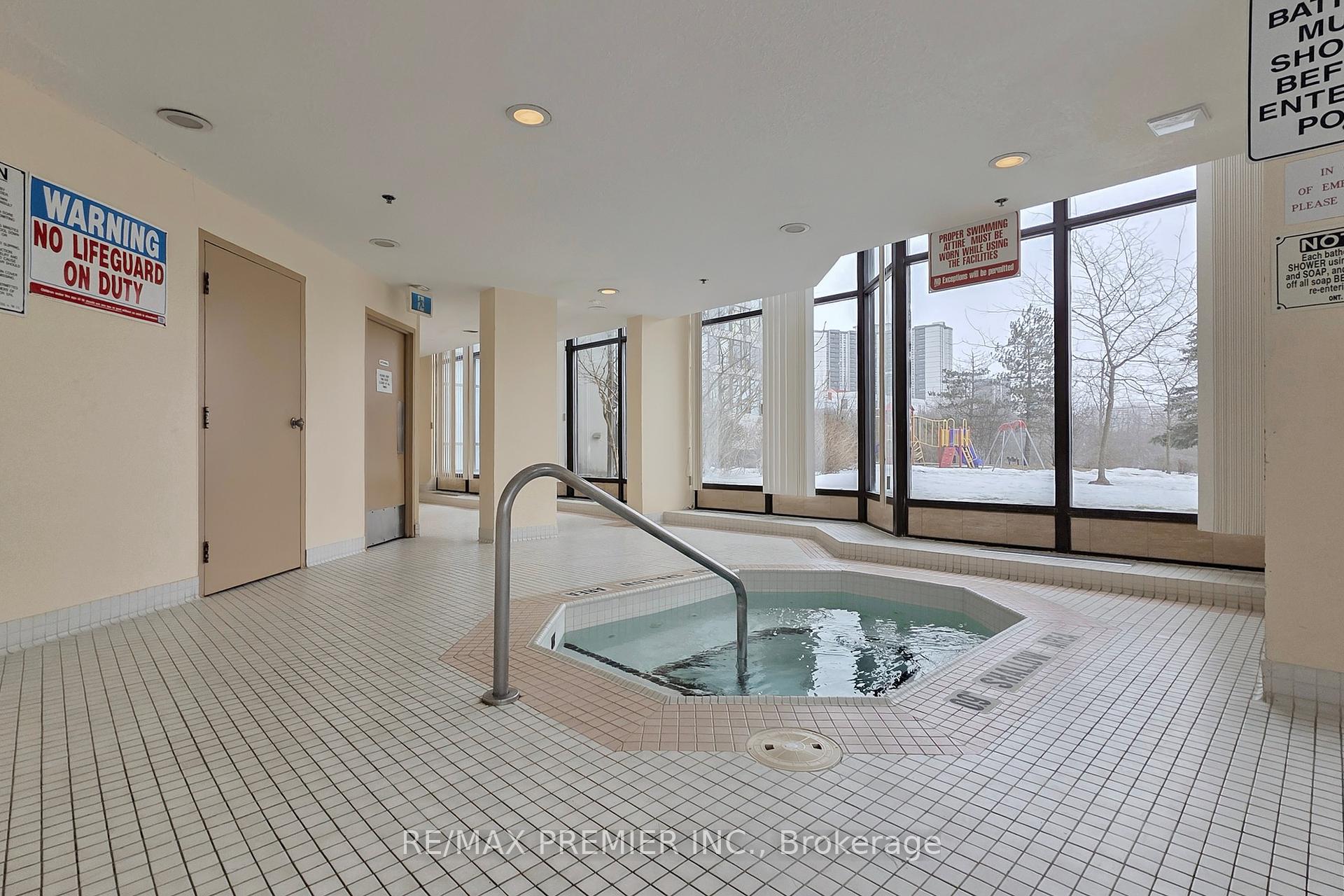 3 Bedrooms Condo at 1 Rowntree, Toronto For sale