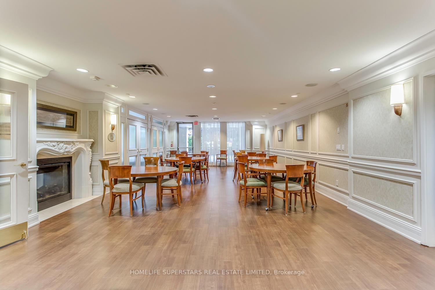 3 Bedrooms Condo at 25 Kingsbridge Garden, Mississauga For sale