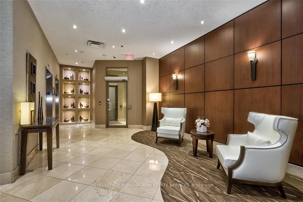 2 Bedrooms Condo at 1477 Lakeshore,  Burlington For sale
