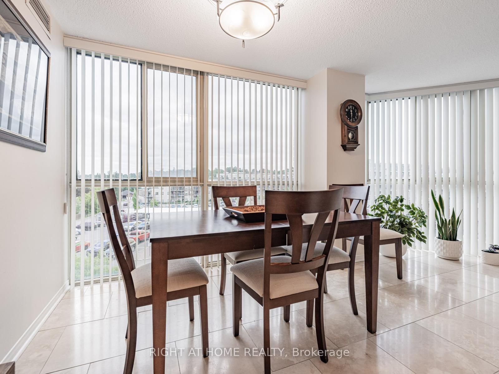 2 Bedrooms Condo at 100 Arbors, Vaughan For sale