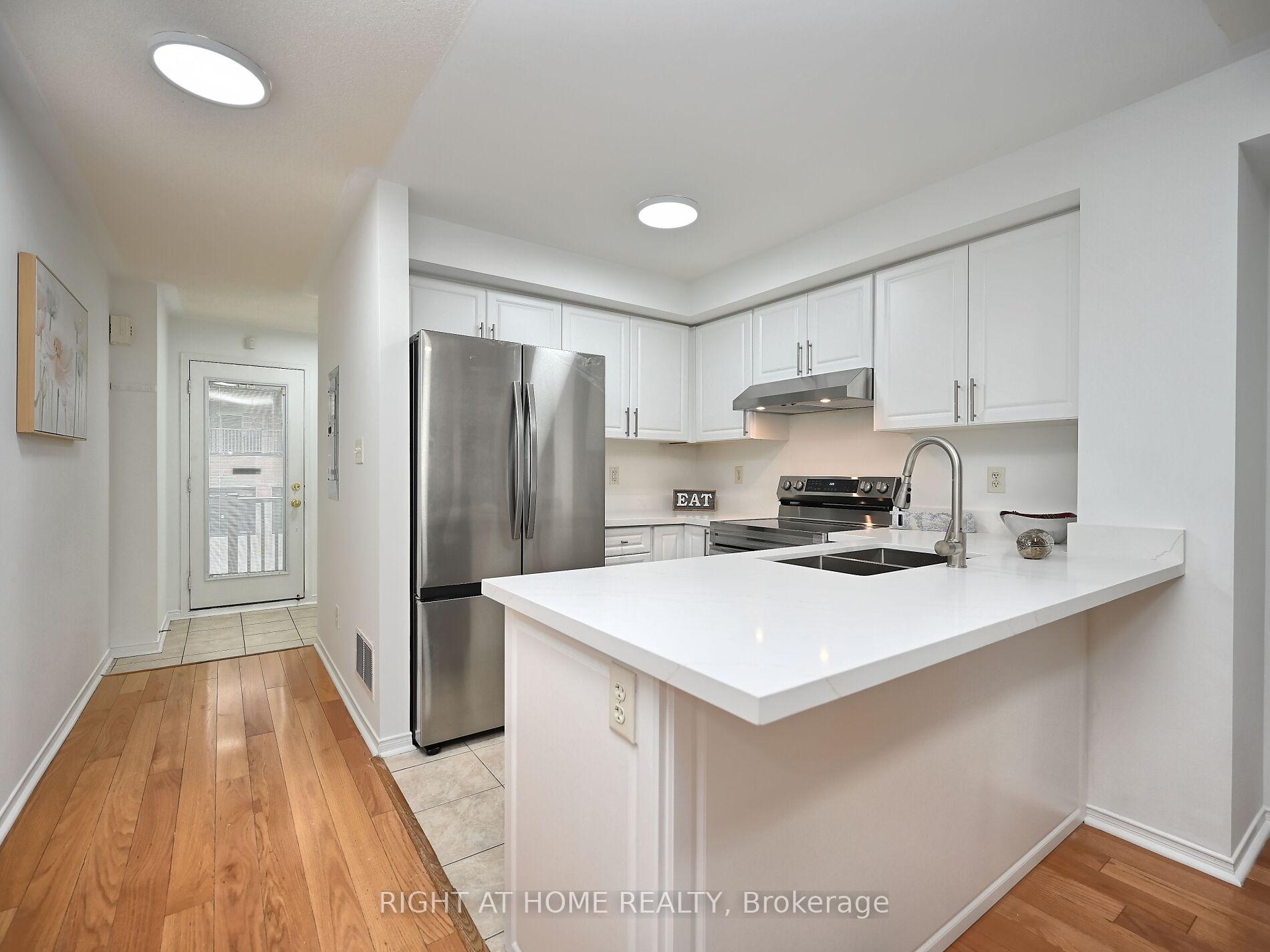 2 Bedrooms Condo at 3250 Bentley, Mississauga For sale