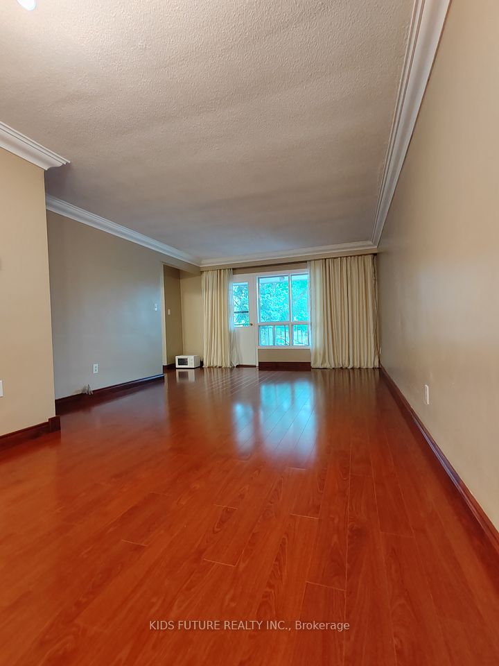 100 James Gray Drive, Toronto, ON M2H 1P1
