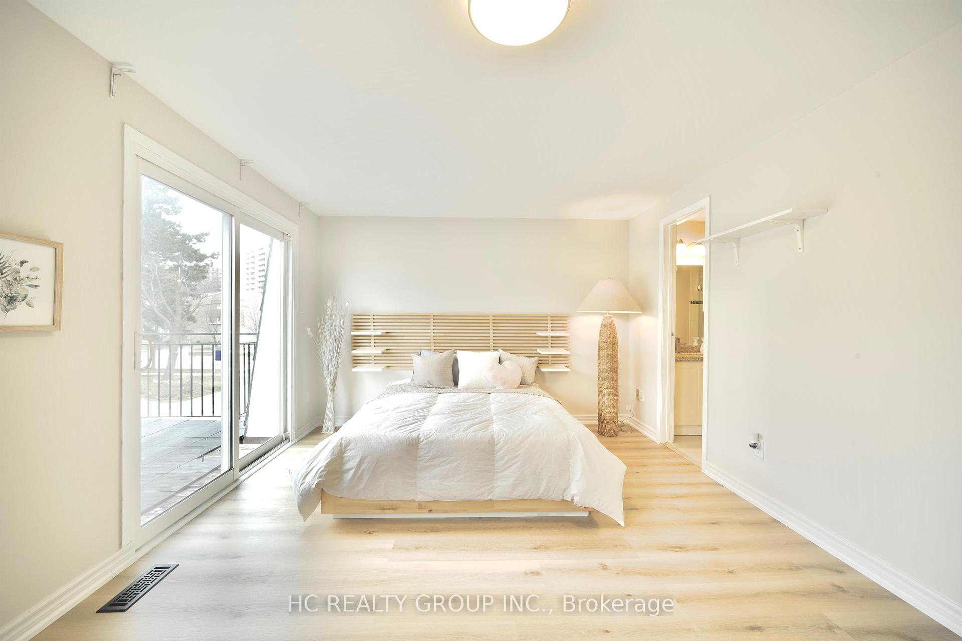 4 Bedrooms Condo at 201 Bridletowne,  Toronto For sale