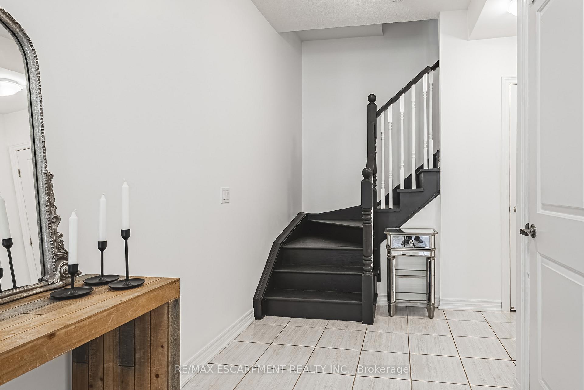 2 Bedrooms Condo at 18 Ridgeside,  Hamilton For sale