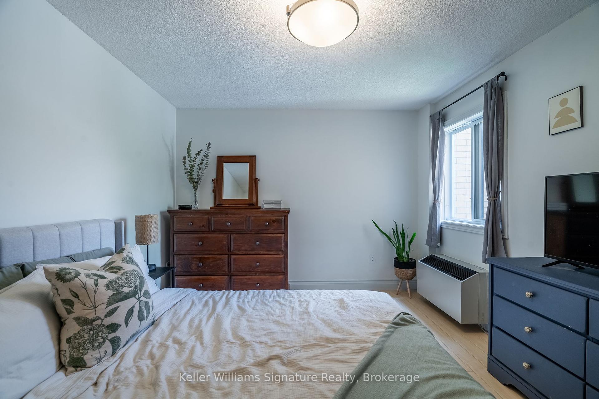 3 Bedrooms Condo at 3835 Lake Shore, Toronto For sale