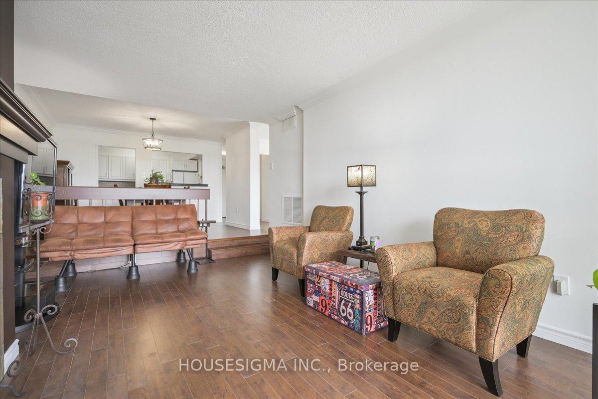 3 Bedrooms Condo at 1359 White Oaks, Oakville For sale