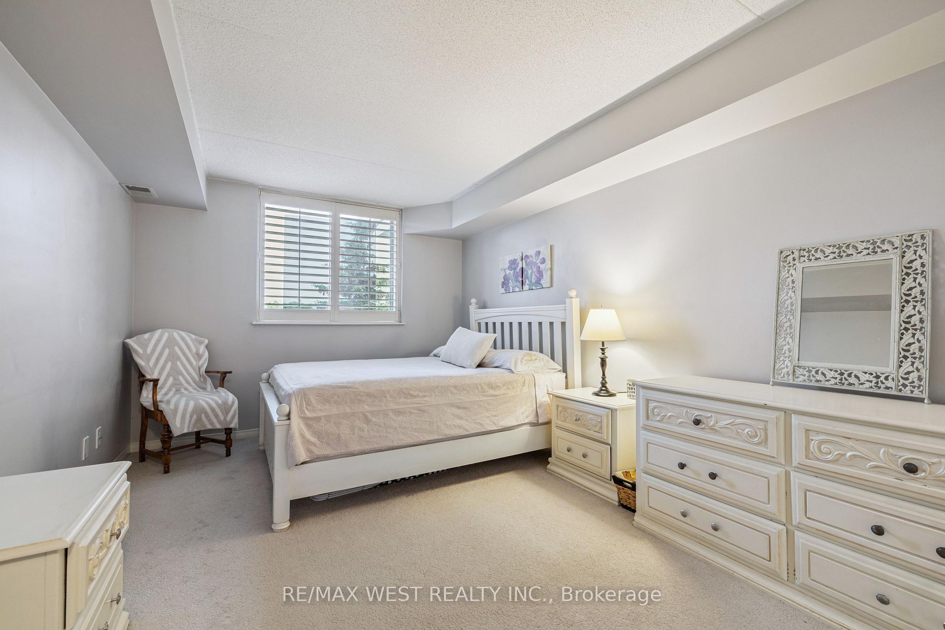 2 Bedrooms Condo at 3499 Upper Middle, Burlington For sale
