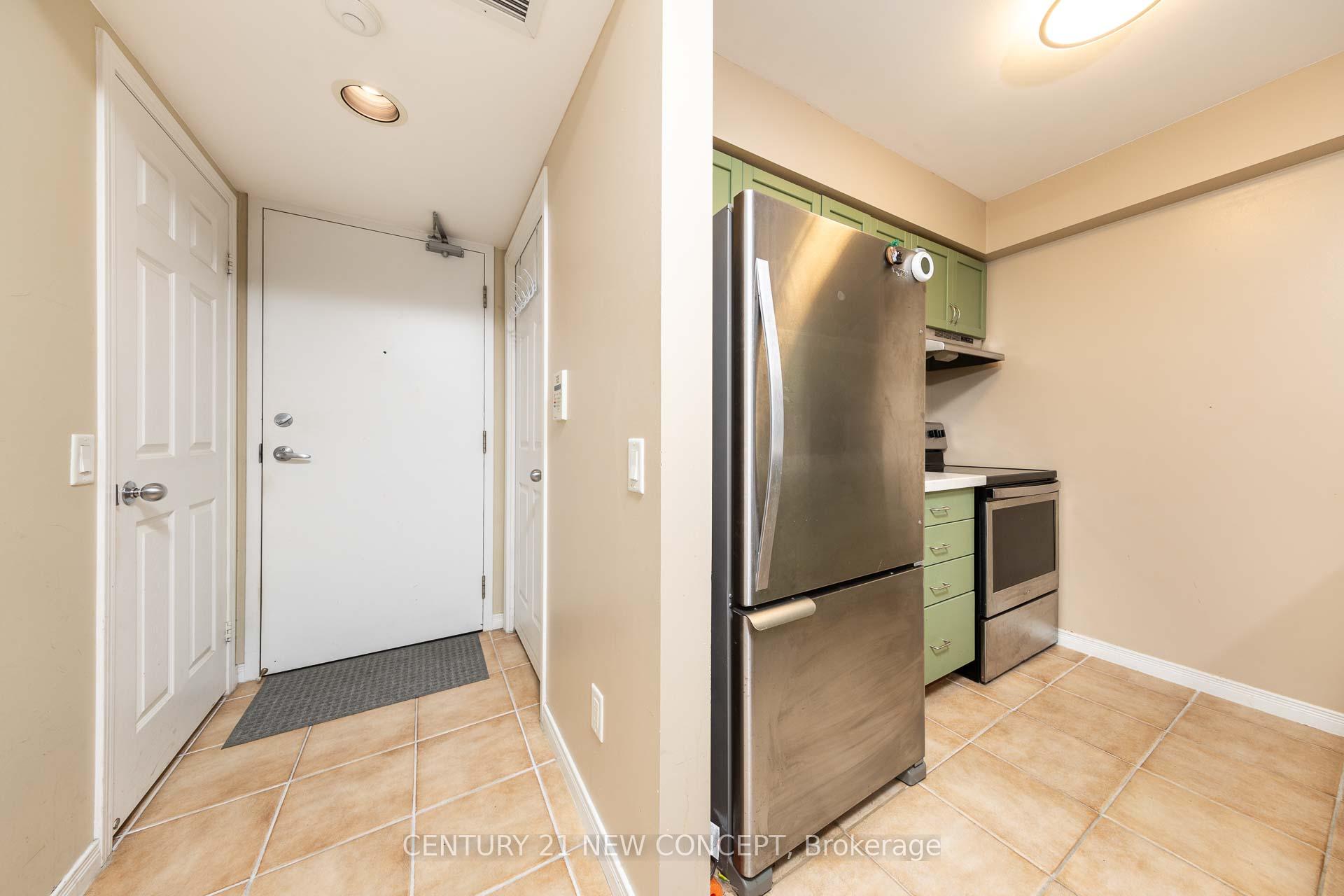 2 Bedrooms Condo at 155 beecroft, Toronto For sale
