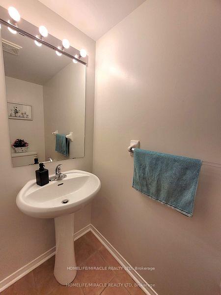 4 Bedrooms Condo at 22 Exchequer, Toronto For sale