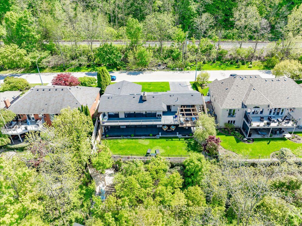 33 Leslie Drive