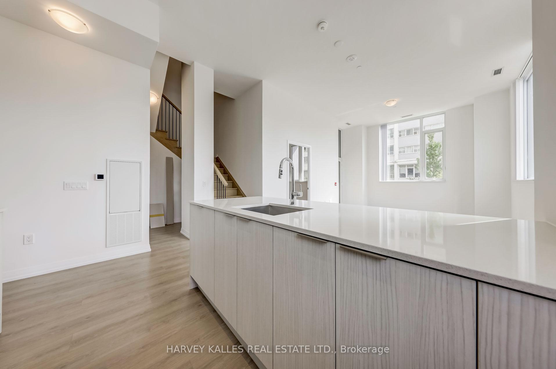 4 Bedrooms Condo at 25 Holly, Toronto For sale