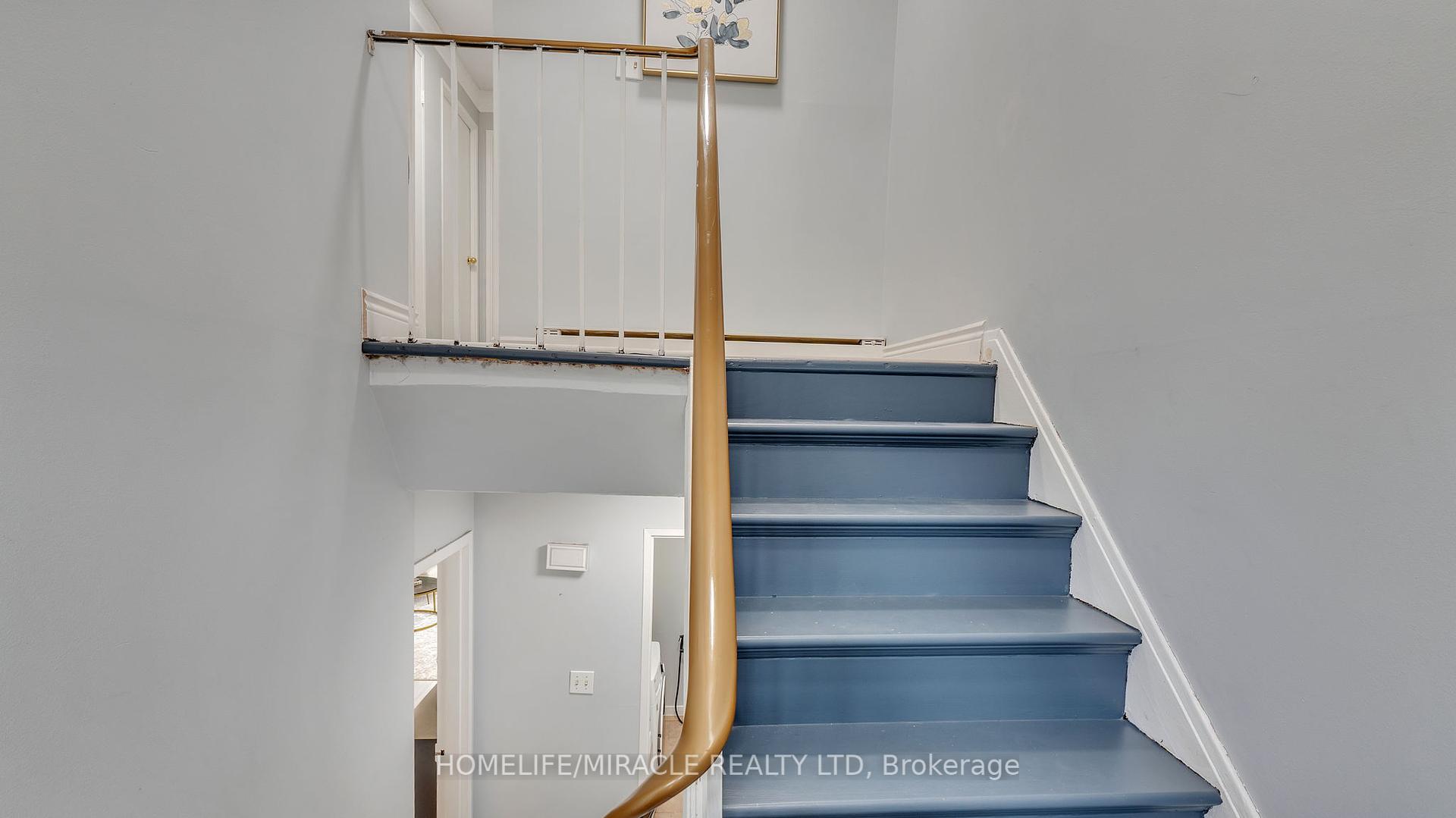 3 Bedrooms Condo at 91 Muir, Toronto For sale