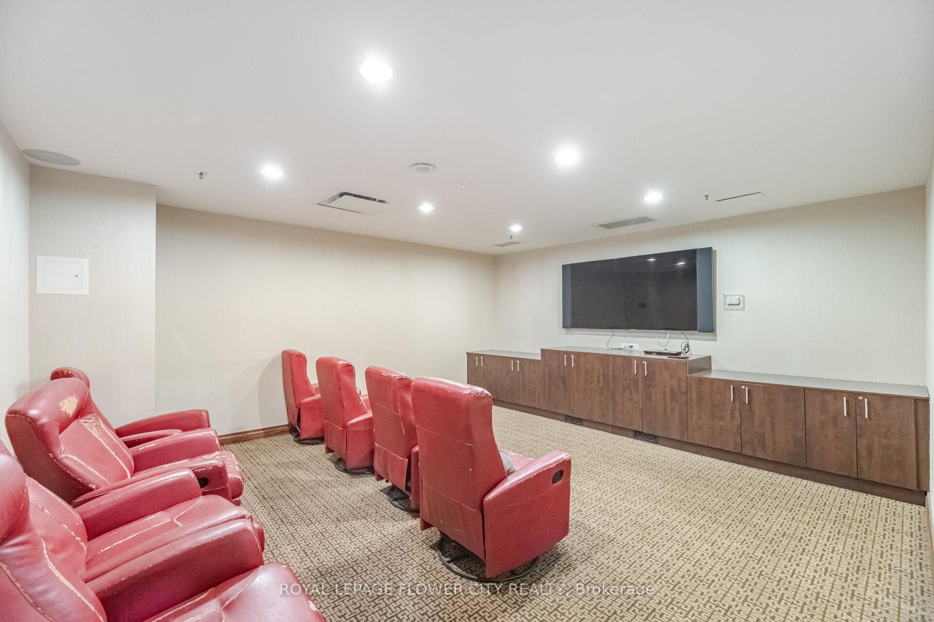 2 Bedrooms Condo at 156 Enfield, Mississauga For sale