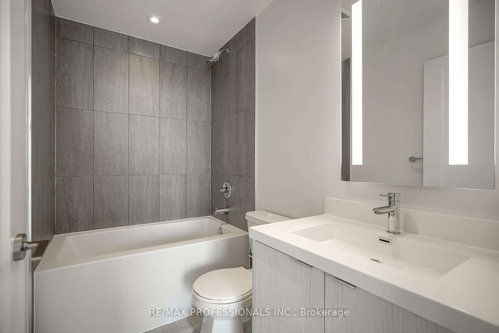 2 Bedrooms Condo at 5 Mabelle, Toronto For sale