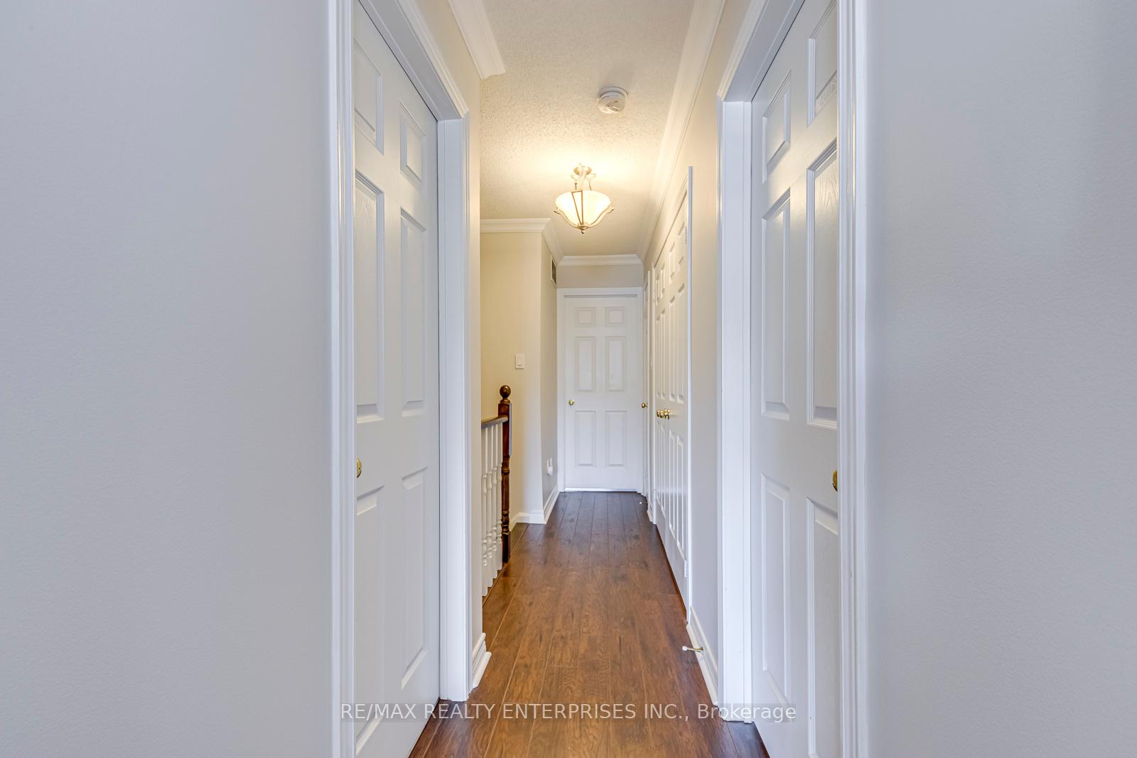 3 Bedrooms Condo at 5658 Glen Erin, Mississauga For sale